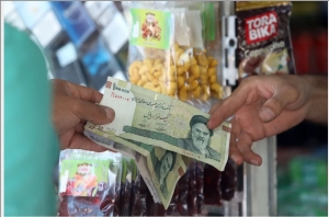 الريال الإيراني ينهار إلى مستوى قياسي جديد وسط توترات وتضخم ومتسارع