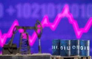 النفط يتراجع لأدنى مستوياته في ثلاثة أشهر مع ترقب الأسواق لاتفاق السلام بين الولايات المتحدة وإيران