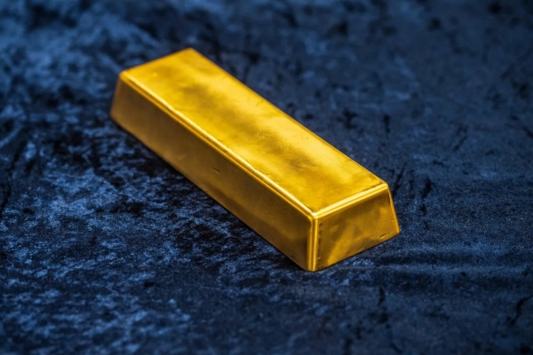 مكاسب الذهب تتواصل وسط مخاف مالية أمريكية وتوقعات خفض الفائدة