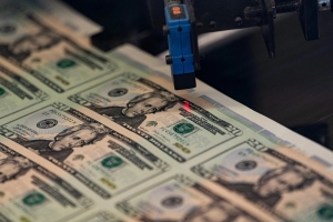 الدولار يحقق ثاني أفضل شهر له في 2025 وسط غياب للبيانات الاقتصادية