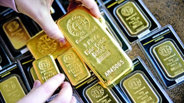 الذهب يتجاوز مستوى 3300 دولار حيث تغذي التوترات التجارية ارتفاع قياسي