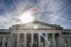 عائد السندات الأمريكية طويلة الأجل يلامس 5% مع تزايد تكاليف الاقتراض عالمياً