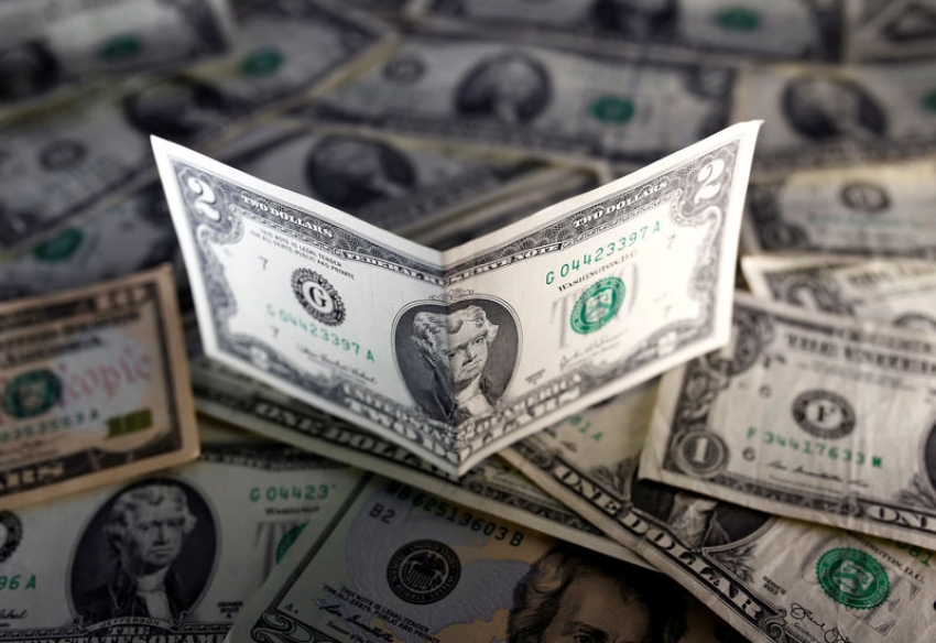 الدولار مضطرب مع ترقب المستثمرين مزيد من الوضوح بشأن التعريفات الجمركية