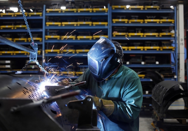 على خلاف التوقعات..قطاع التصنيع الأمريكي يعمق إنكماشه في فبراير