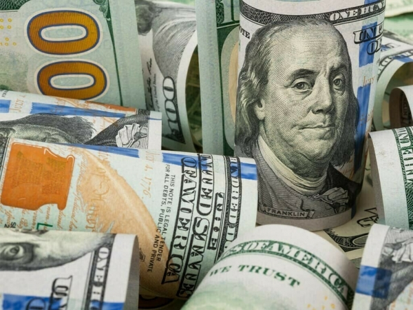 الدولار يستعد لأكبر انخفاض أسبوعي في أربعة أشهر، والتركيز على مسار الاحتياطي الفيدرالي