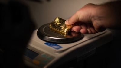 الذهب يرتفع من أدنى مستوياته في أسبوع بفعل ضعف الدولار