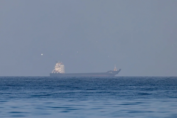 إيران تُحصِل رسوماً على مرور بعض السفن في مضيق هرمز مقابل "مرور آمن"