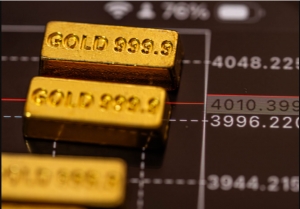 صعود الذهب مع اقتناص الفرص رغم قوة الدولار