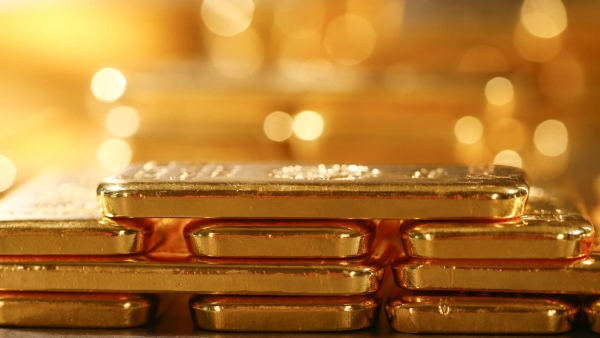 الذهب يرتفع بأكثر من 1% مع استيعاب المستثمرين قرار الفيدرالي برفع الفائدة، وتوقف ارتفاع النفط