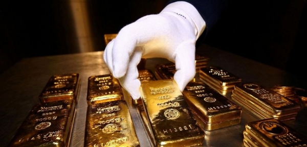 الذهب يتجه لثالث ارتفاع اسبوعي حيث طغت توقعات الفائدة الامريكية على قوة الدولار