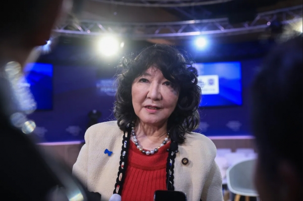 وزيرة المالية اليابانية تقول أنها تراقب سعر الصرف ب"قدر عال من الاستنفار"