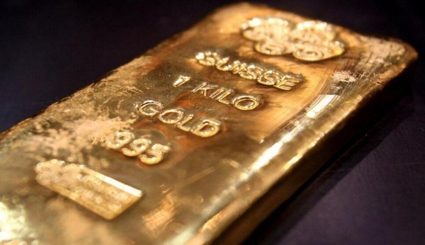 الذهب يتراجع من أعلى مستوى في ثلاثة أسابيع بفعل عمليات جني الأرباح وقوة الدولار