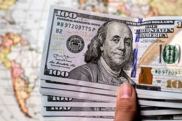 الدولار يسجل أعلى مستوياته في عدة أسابيع مع ارتفاع أسعار النفط، والين يقترب من 160