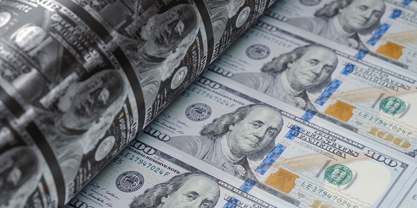 الدولار يستعيد بعض خسائره مع تحول التركيز إلى تصريحات الاحتياطي الفيدرالي في جاكسون هول