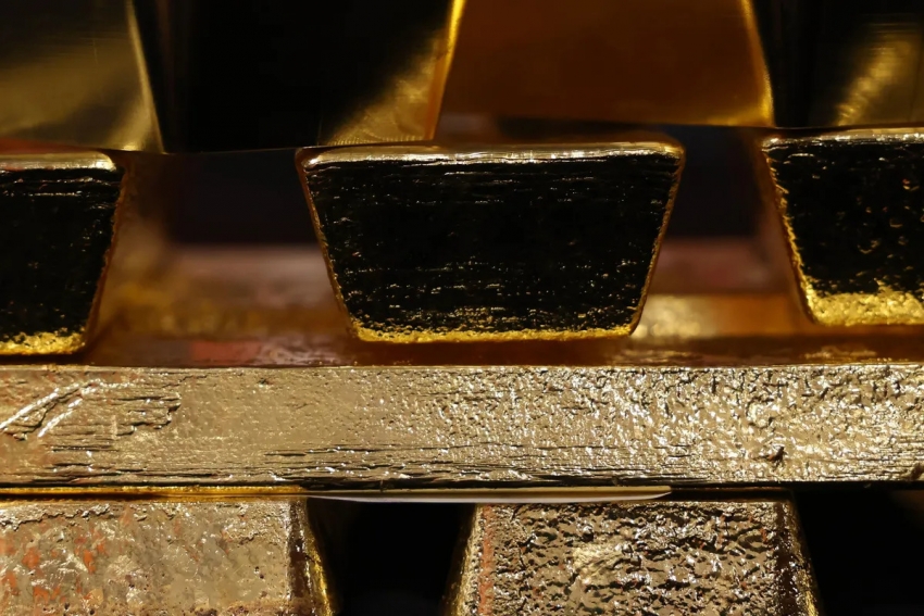 هبوط الذهب 1% مع تحسن شهية المخاطرة بعد اتفاق بين واشنطن وبروكسل