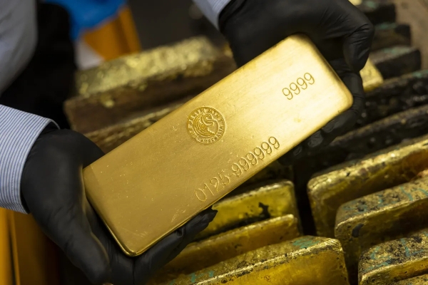 الذهب يتعافى بعد عمليات بيع مع استمرار الصراع في الشرق الأوسط