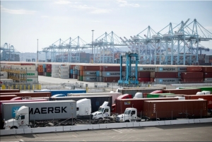 العجز التجاري الأمريكي يقفز من أدنى مستوياته منذ 2009