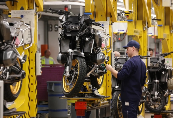 ترامب يوسّع الرسوم الجمركية على المعادن لتشمل أكثر من 400 سلعة استهلاكية