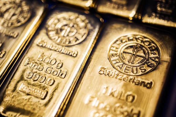 الذهب يرتفع مع تقييم المستثمرين لتقارير اتفاق وقف إطلاق النار بين الولايات المتحدة وإيران