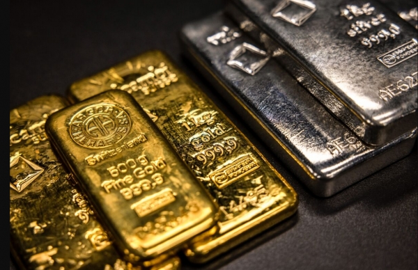 الذهب يتراجع من أعلى مستوى في شهرين مع تحول الأنظار إلى بيانات التضخم
