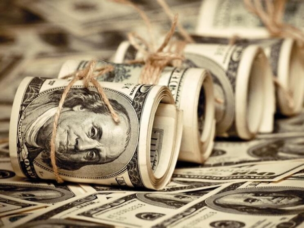 الدولار يرتفع إلى أعلى مستوياته في أسبوع مع تجدد التوترات بين الولايات المتحدة وإيران
