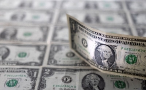 الدولار الأمريكي يرتفع مع تسجيل أسعار النفط 120 دولار بفعل الحرب في الشرق الأوسط