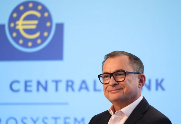 رئيس البوندسبنك يقول أن رفع سعر الفائدة في أبريل "خيار مطروح"