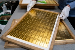 حرب الشرق الأوسط تشعل الطلب على الأصول الآمنة&hellip; والذهب في الصدارة