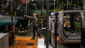 تعديل نمو الوظائف الأمريكية في ال12 شهراً حتى مارس بخفض حاد