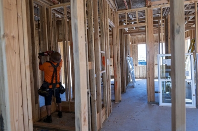 طلبات إعانة البطالة الأمريكية تقفز إلى ذروتها منذ أكتوبر 2021